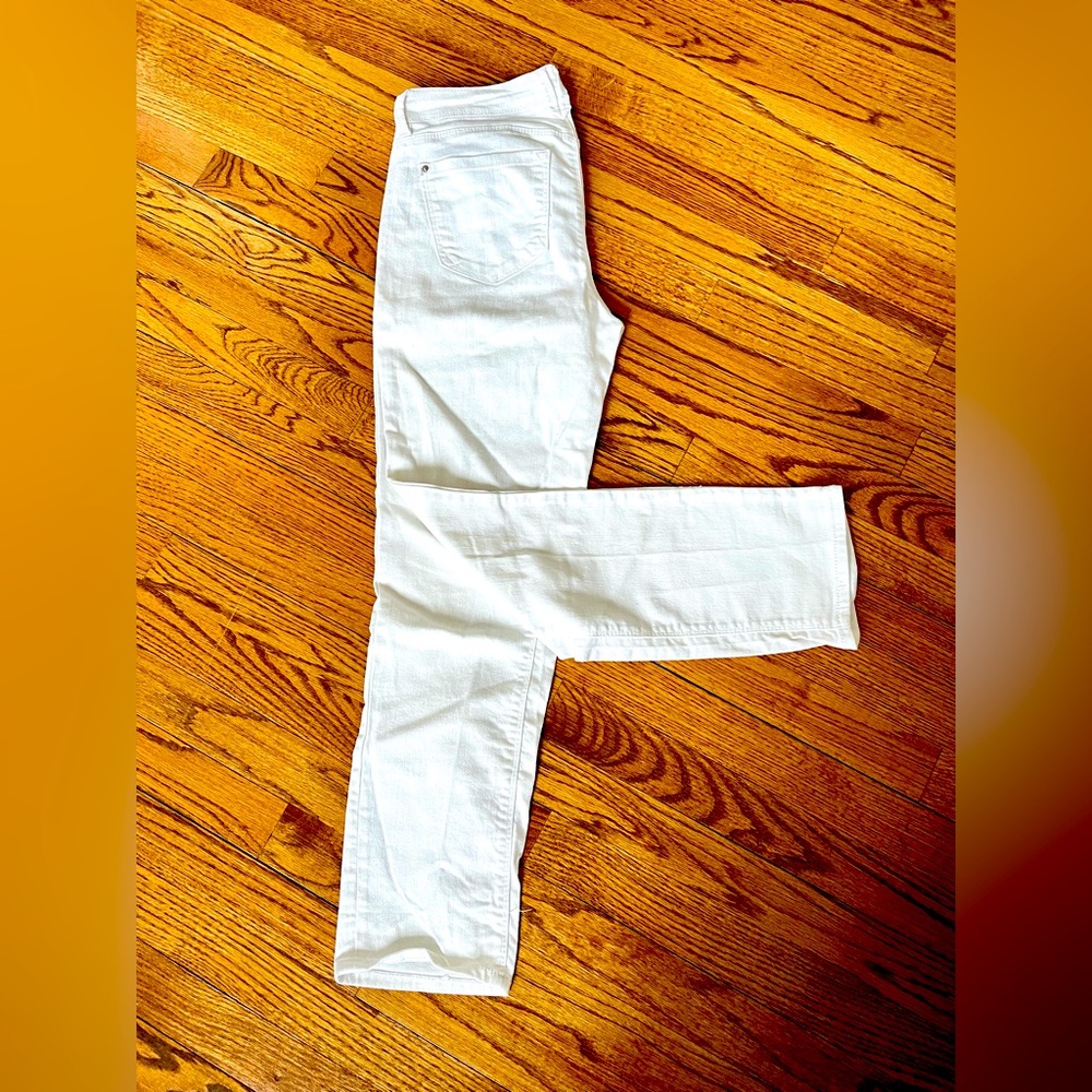 White cropped jeans